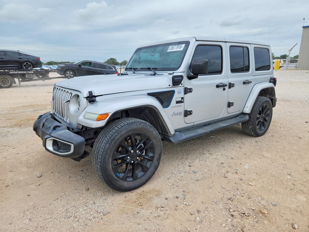 2022 Jeep Wrangler Unlimited Sahara, VIN 1C4JJXP68NW178893 — Front end