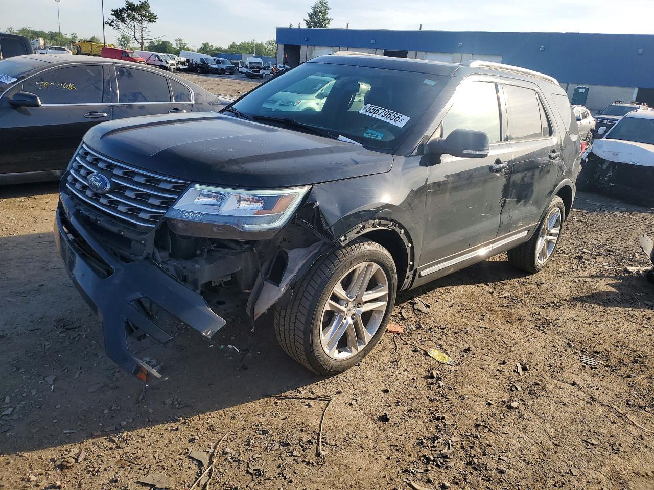 2017 Ford Explorer XLT, VIN 1FM5K8D80HGC84050 — Front end