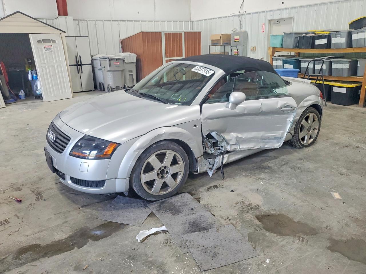 2002 Audi TT, VIN TRUTX28N721009513 — Бок