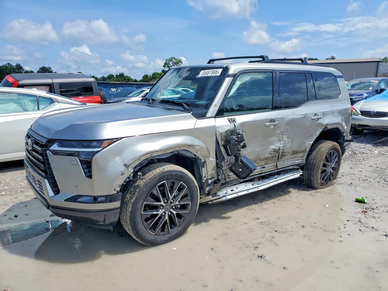 2025 Lexus GX 550 Premium+, VIN JTJTBCDX2S5067217 — Бок
