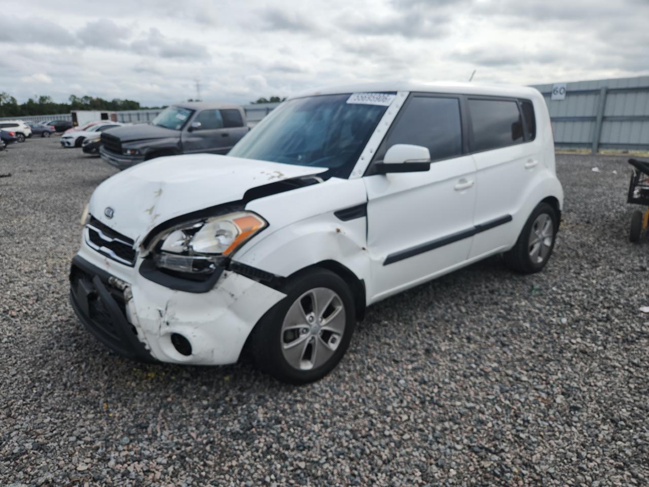 2012 Kia Soul +, VIN KNDJT2A67C7367810 — Front end