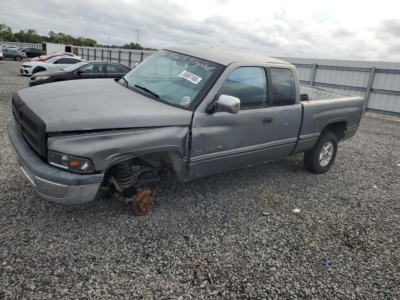 1997 Dodge 1500, VIN 1B7HF13Y7VJ609032 — Front end