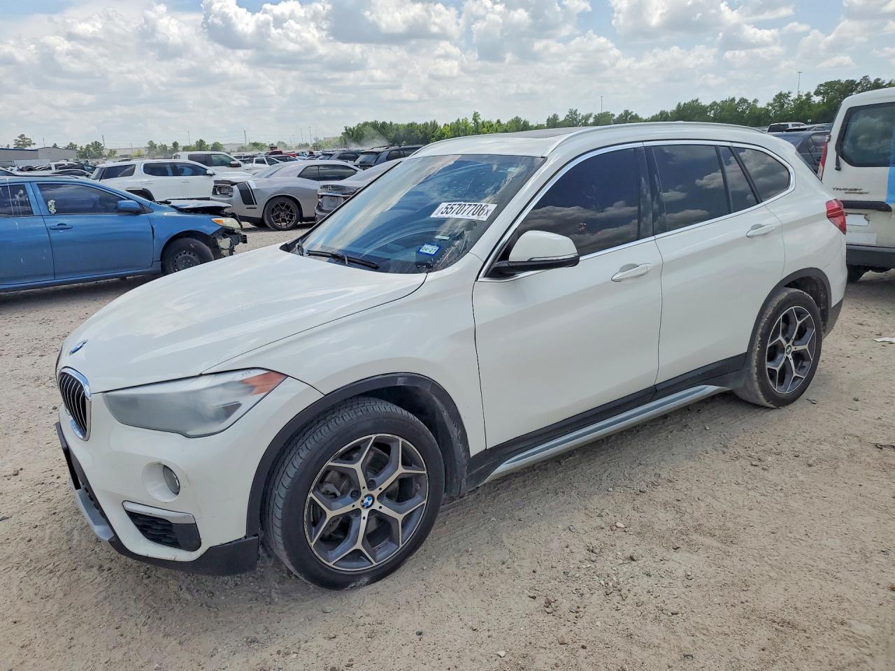 2018 BMW X1 xDrive28i, VIN WBXHT3C37J3H33086 — Minor dents and scratches
