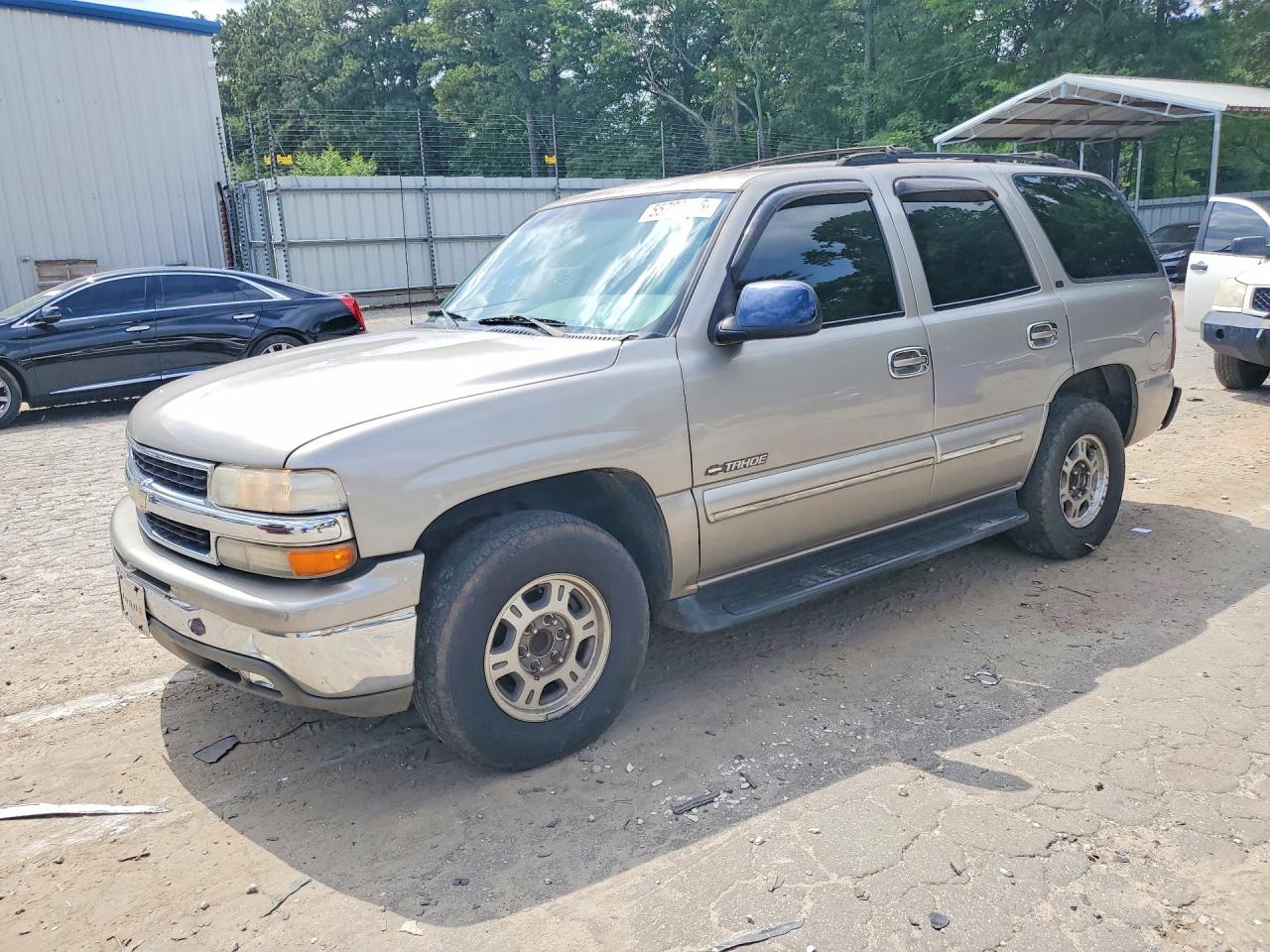 2000 Chevrolet Tahoe LS, VIN 1GNEC13T7YJ120349 — Rear end