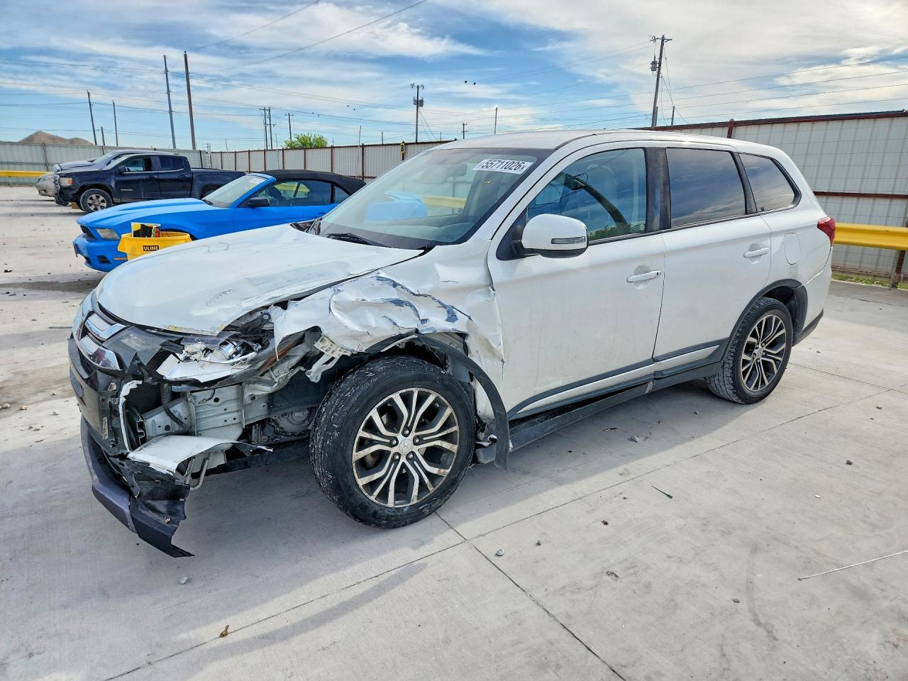 2016 Mitsubishi Outlander SE, VIN JA4AD3A32GZ061840 — Front end