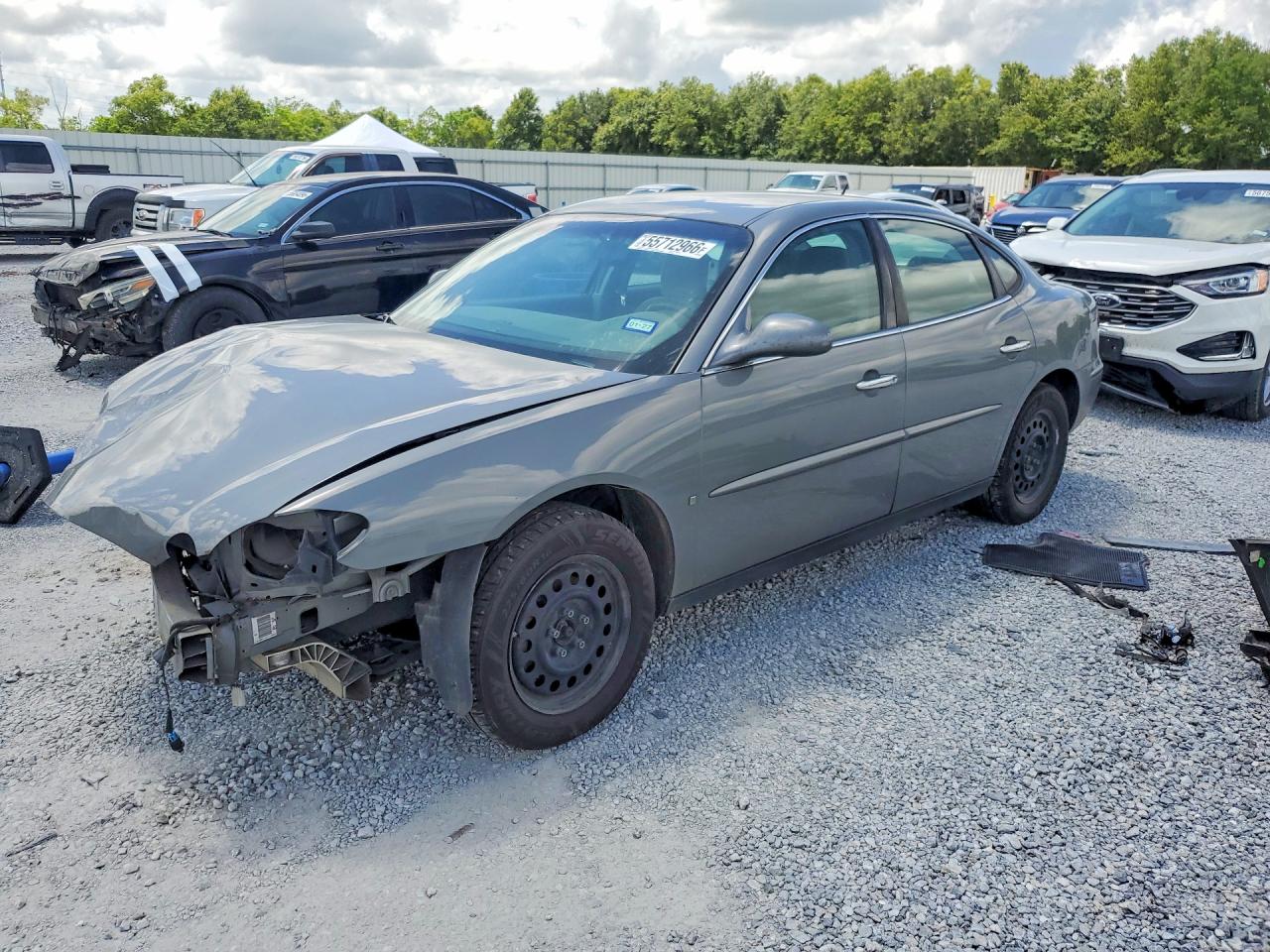 2007 Buick LaCrosse CX, VIN 2G4WC582571148157 — Перед