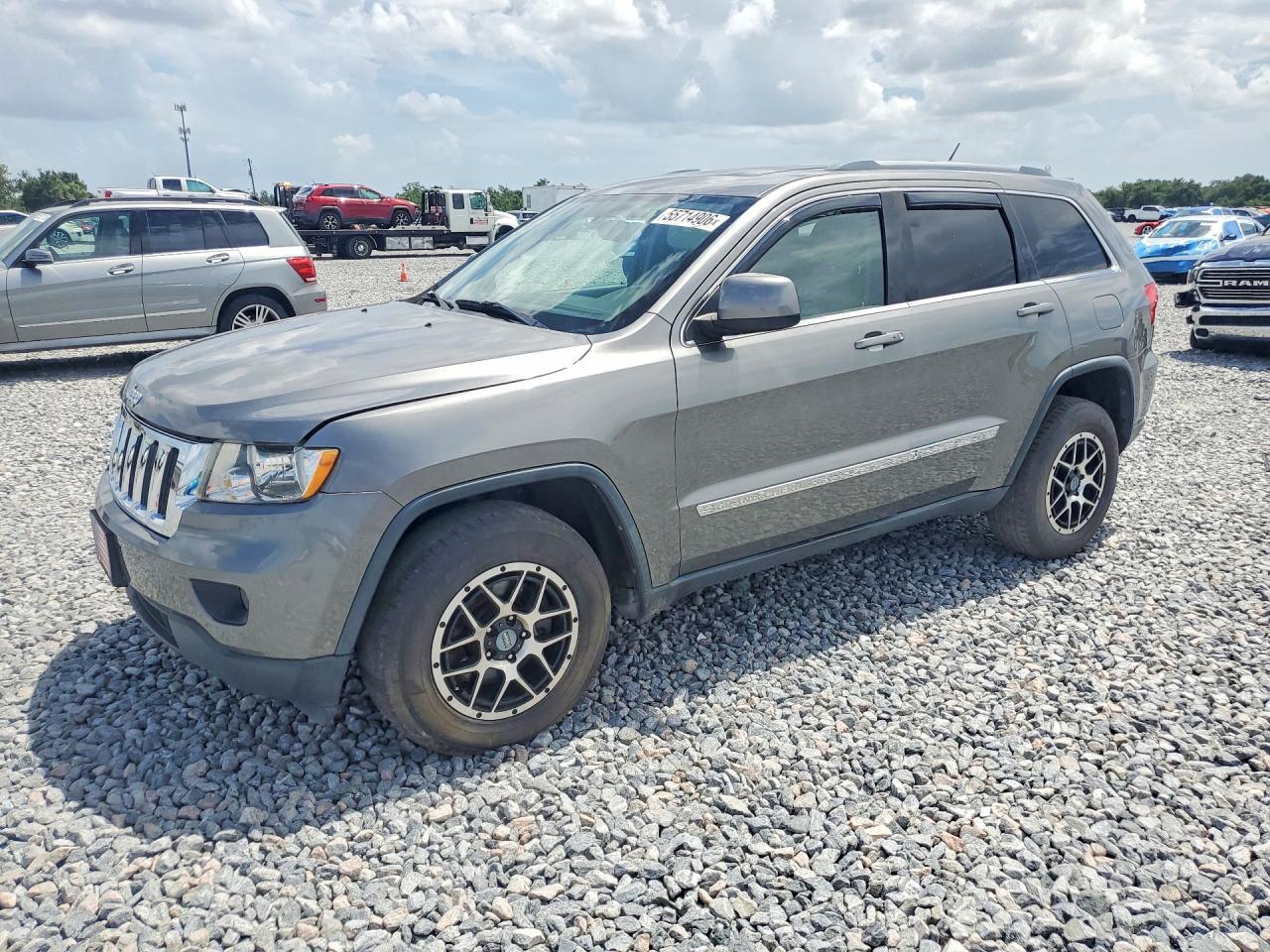 2013 Jeep Grand Cherokee Laredo, VIN 1C4RJFAT4DC594063 — Minor dents and scratches