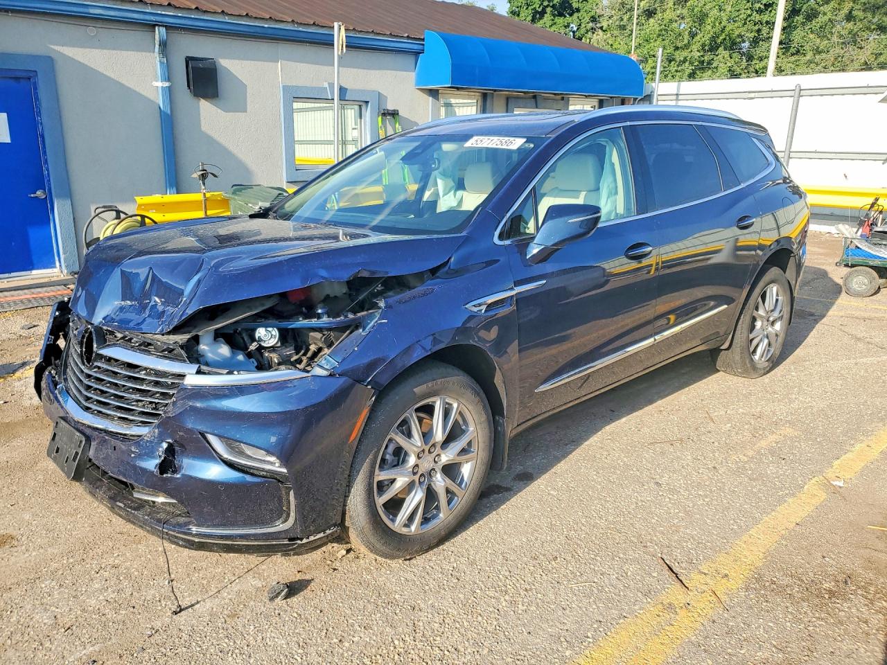 2022 Buick Enclave Essence, VIN 5GAEVAKW5NJ126825 — Front end