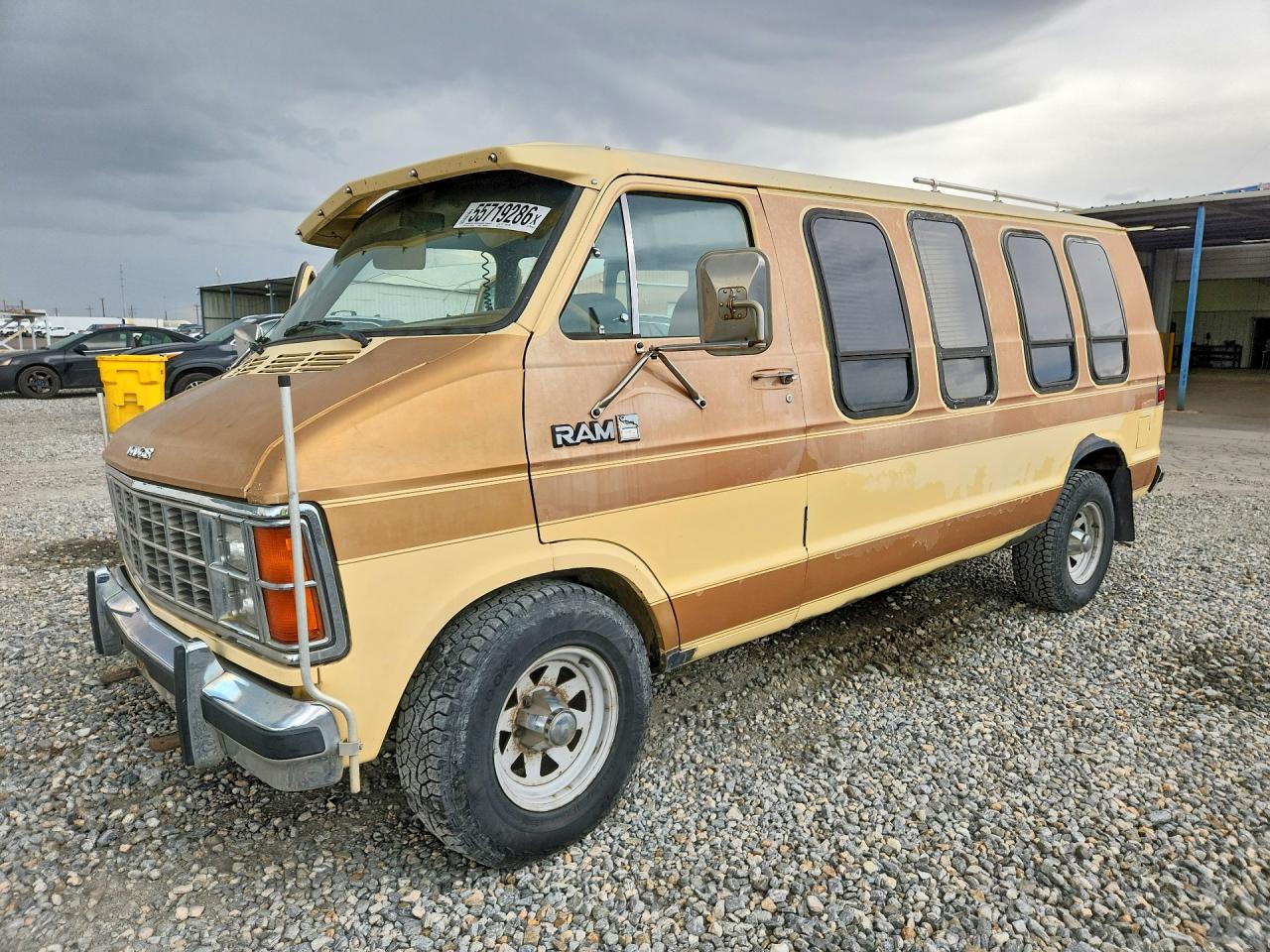 1985 Dodge Cargo, VIN 2B6HB23T7FK217717 — Front end
