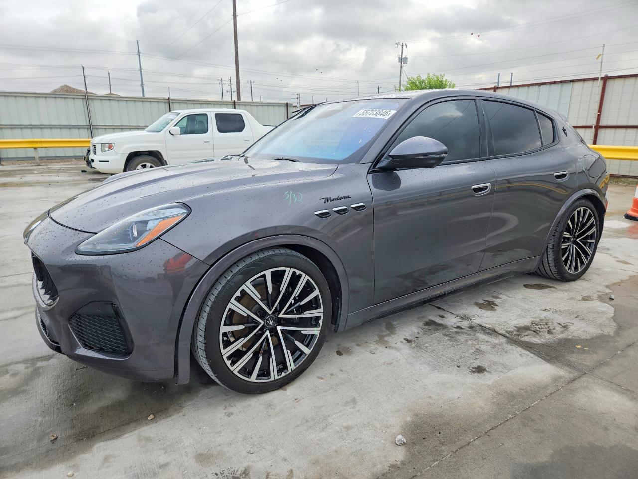2023 Maserati Grecale Modena, VIN ZN682AVM8P7409314 — Side