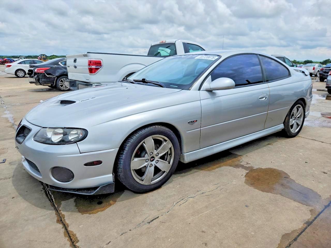 2005 Pontiac GTO, VIN 6G2VX12U25L406771 — Side