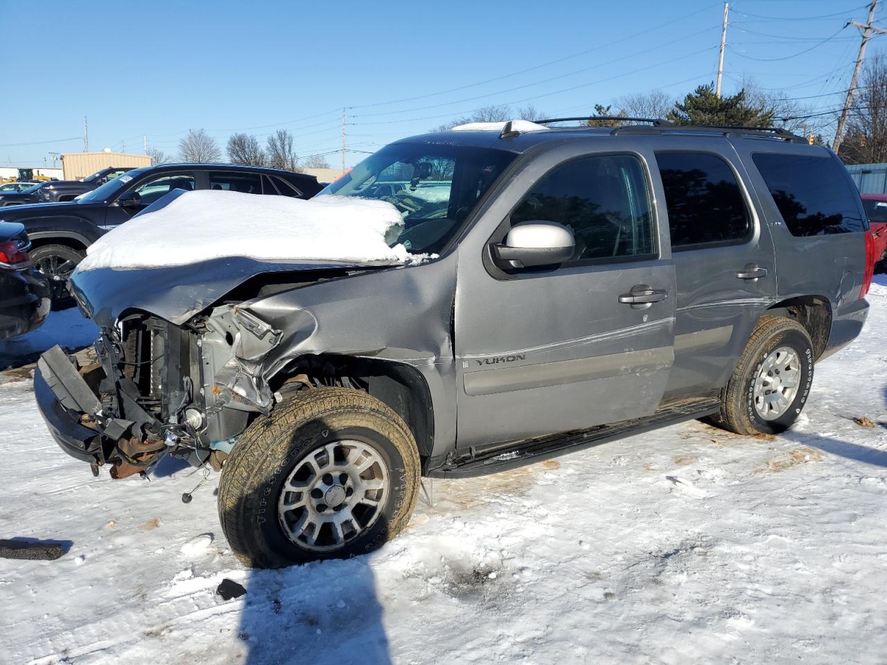 2007 GMC Yukon SLT, VIN 1GKFK130X7R414113 — Front end