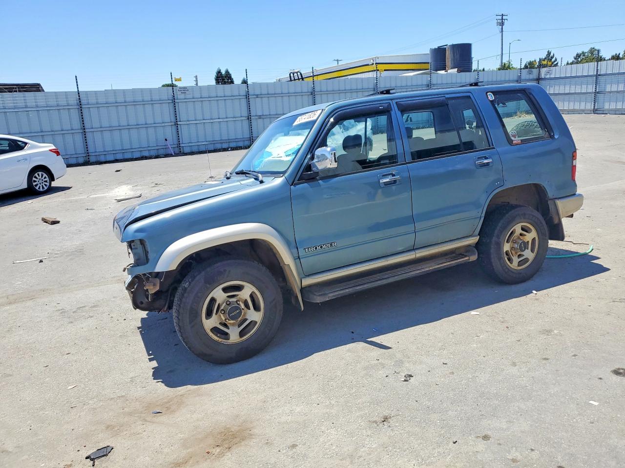 1997 Isuzu Trooper S, VIN JACDJ58V3V7906748 — Перед