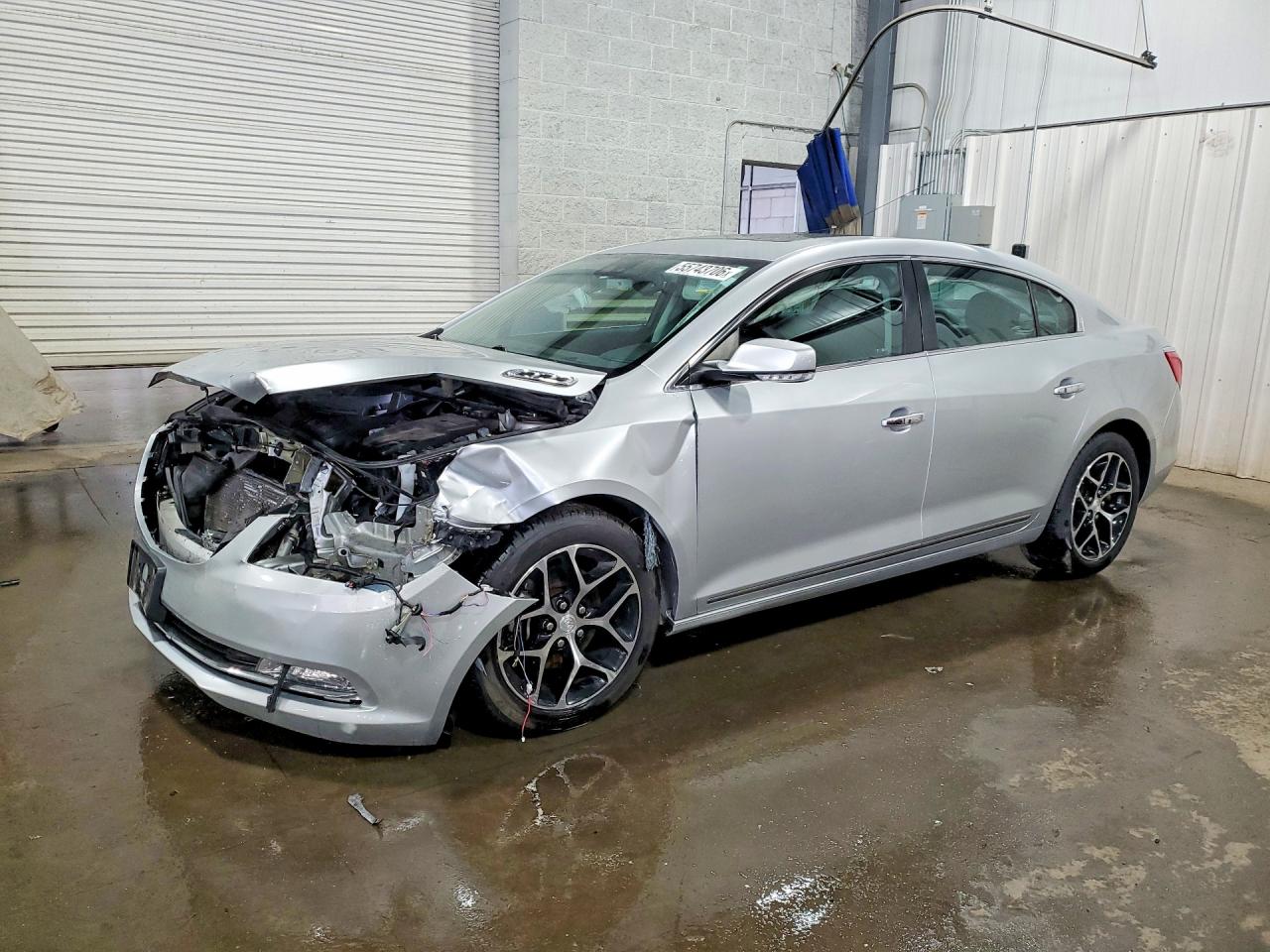 2016 Buick LaCrosse Sport Touring, VIN 1G4G45G34GF269623 — Фото с аукциона 1 of 4