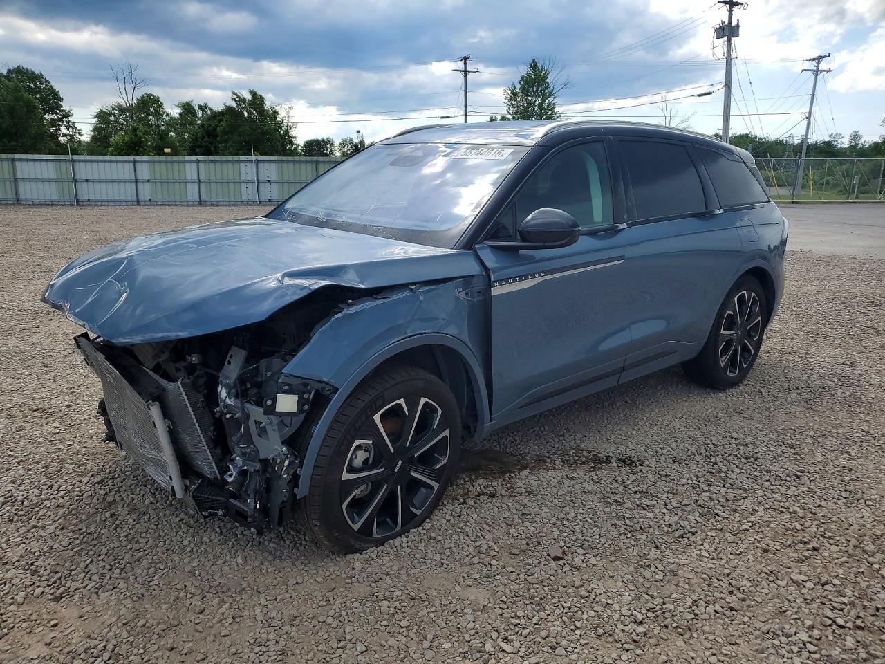 2025 Lincoln Nautilus Reserve, VIN 5LMPJ8KA8SJ902952 — Front end