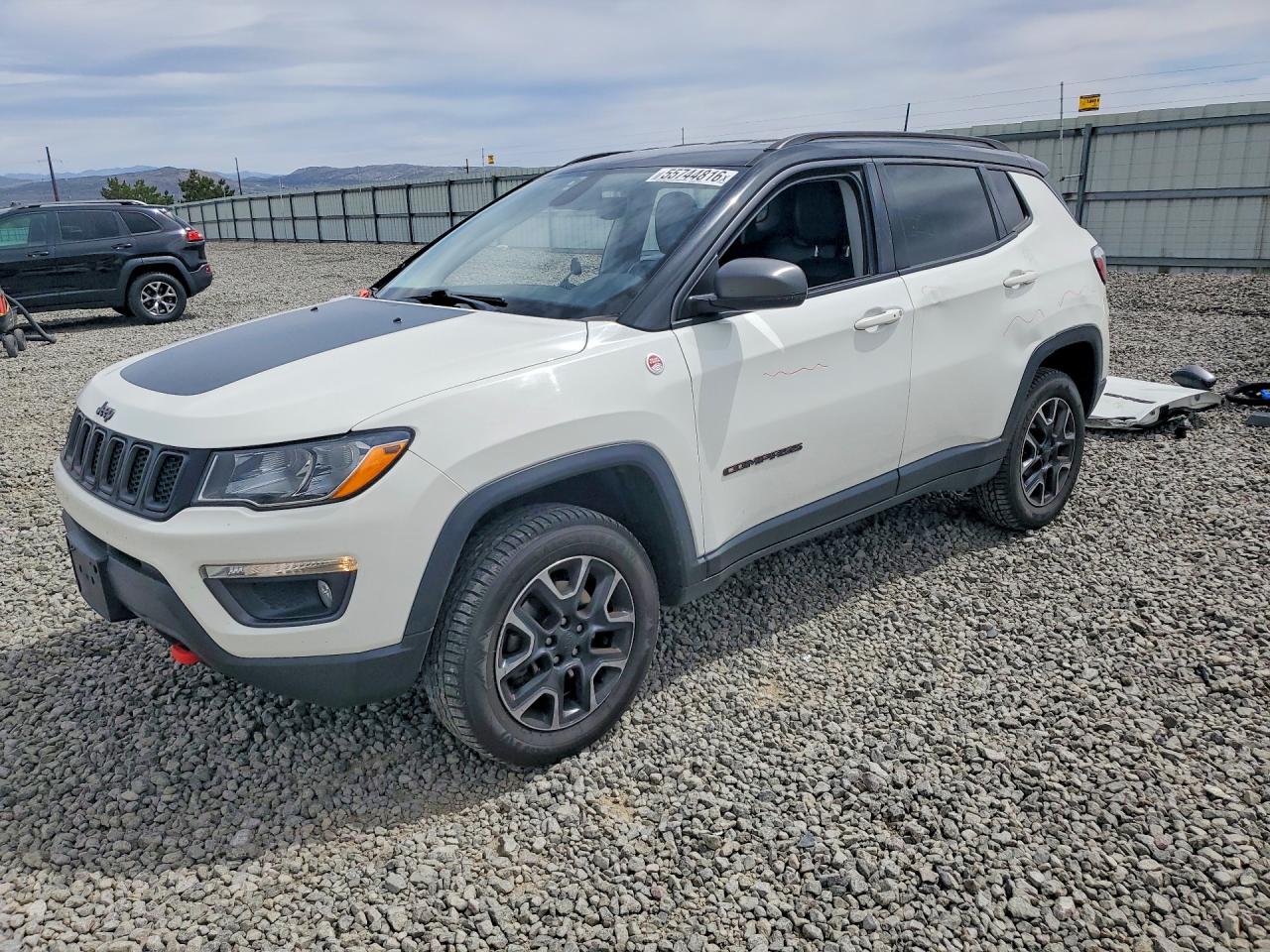 2020 Jeep Compass Trailhawk, VIN 3C4NJDDB8LT163301 — Side