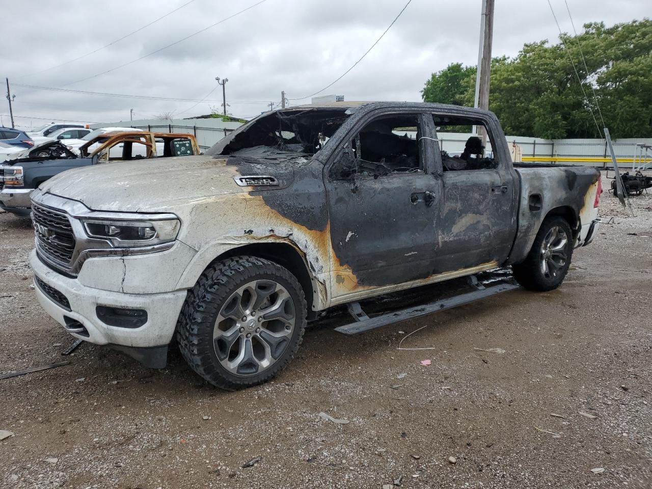 2020 Ram 1500 Limited, VIN 1C6RREHTXLN246058 — Пожар в салоне