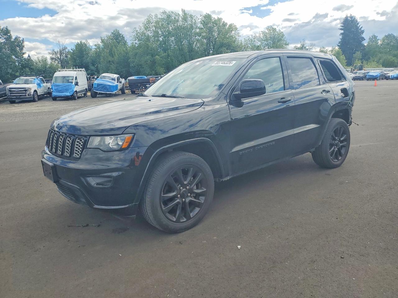 2019 Jeep Grand Cherokee Altitude, VIN 1C4RJFAG6KC566393 — Rear end
