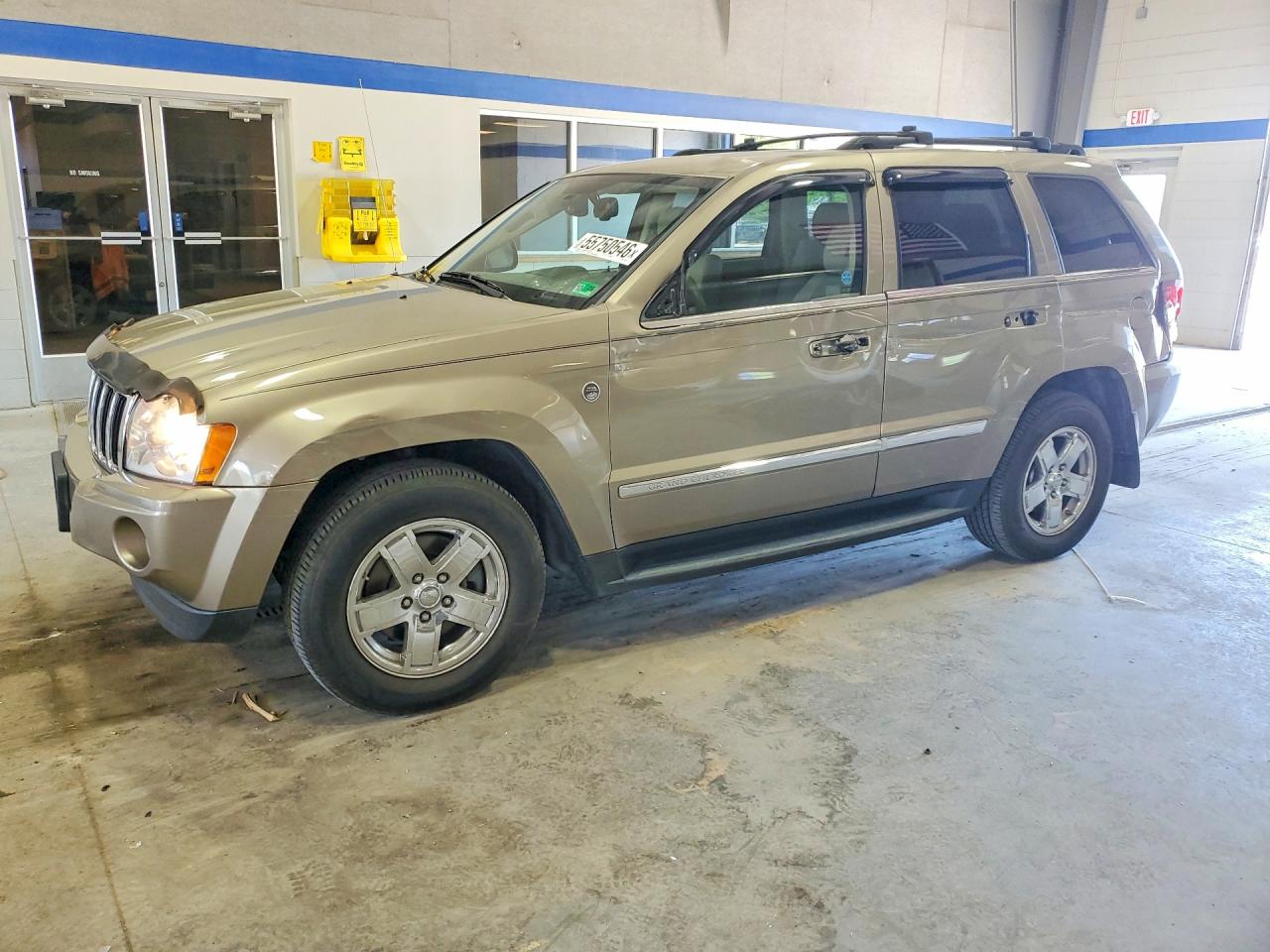 2006 Jeep Grand Cherokee Limited, VIN 1J8HR58N36C282186 — Side