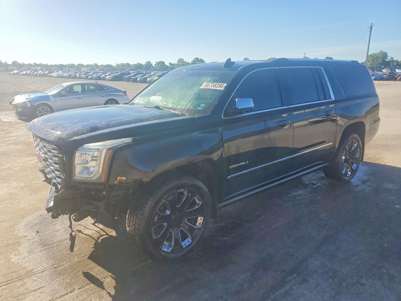 2018 GMC Yukon XL Denali, VIN 1GKS2HKJ0JR341472 — Front end
