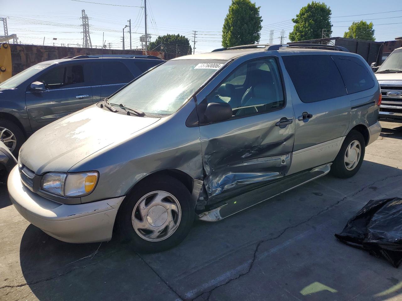 2000 Toyota Sienna LE, VIN 4T3ZF13C9YU297391 — Side