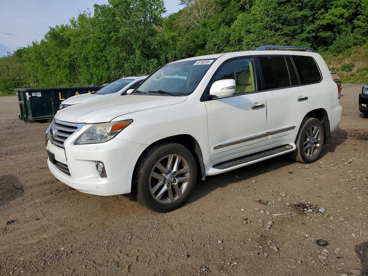 2013 Lexus LX 570, VIN JTJHY7AX5D4121375 — Перед