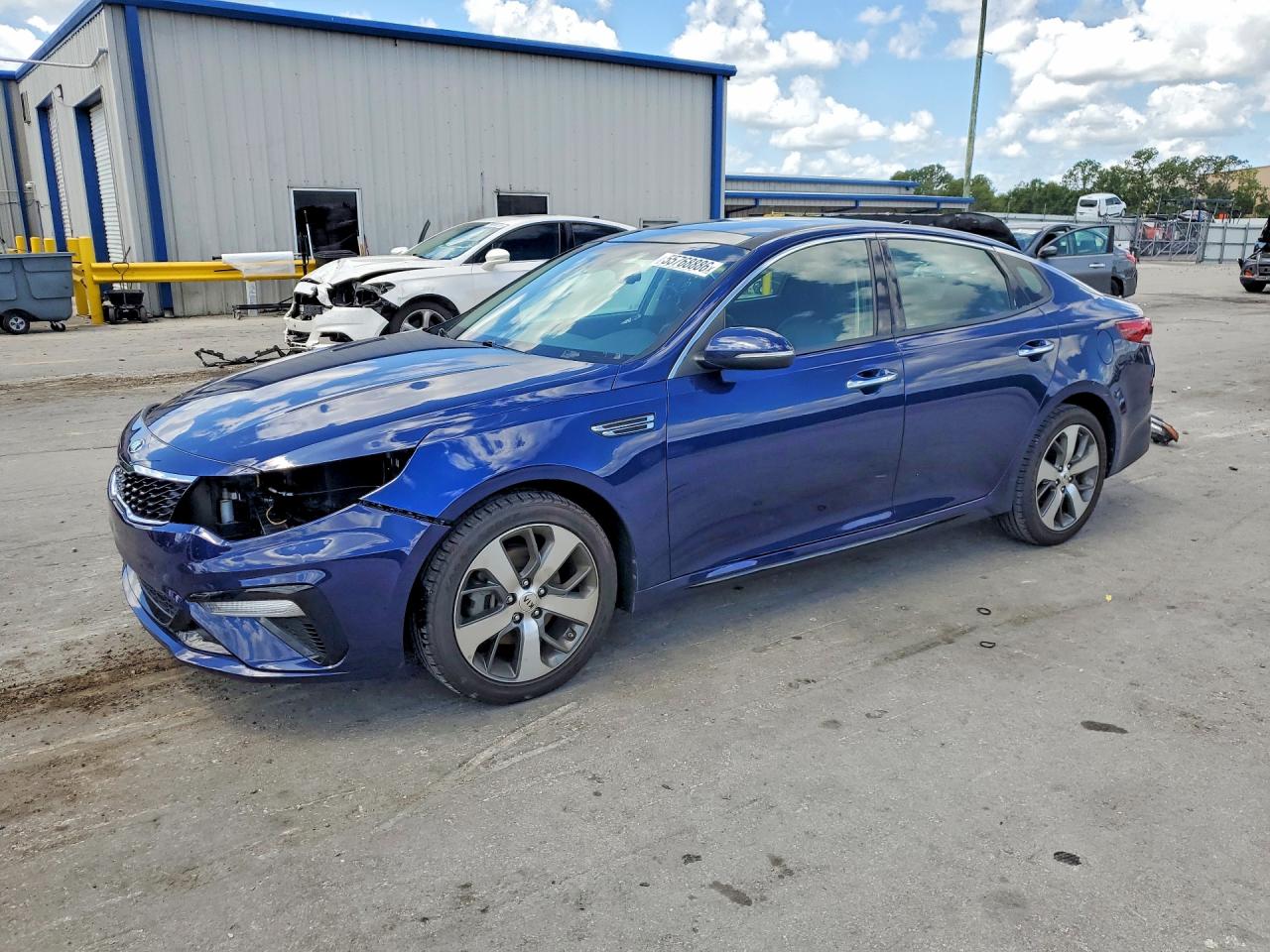 2019 Kia Optima LX, VIN 5XXGT4L3XKG370313 — Front end