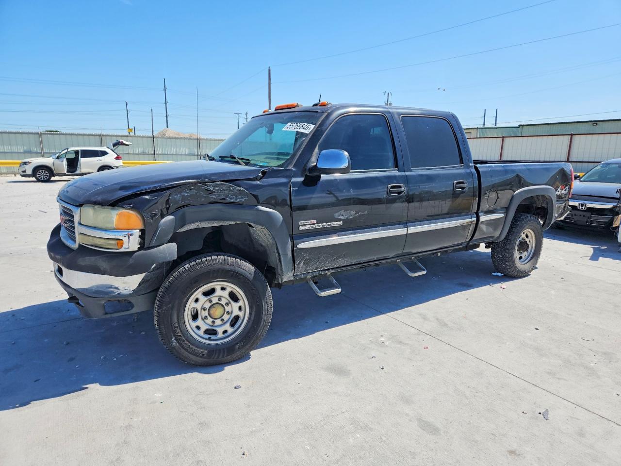 2002 GMC Sierra 2500HD SLE, VIN 1GTHK23152F235961 — Front end