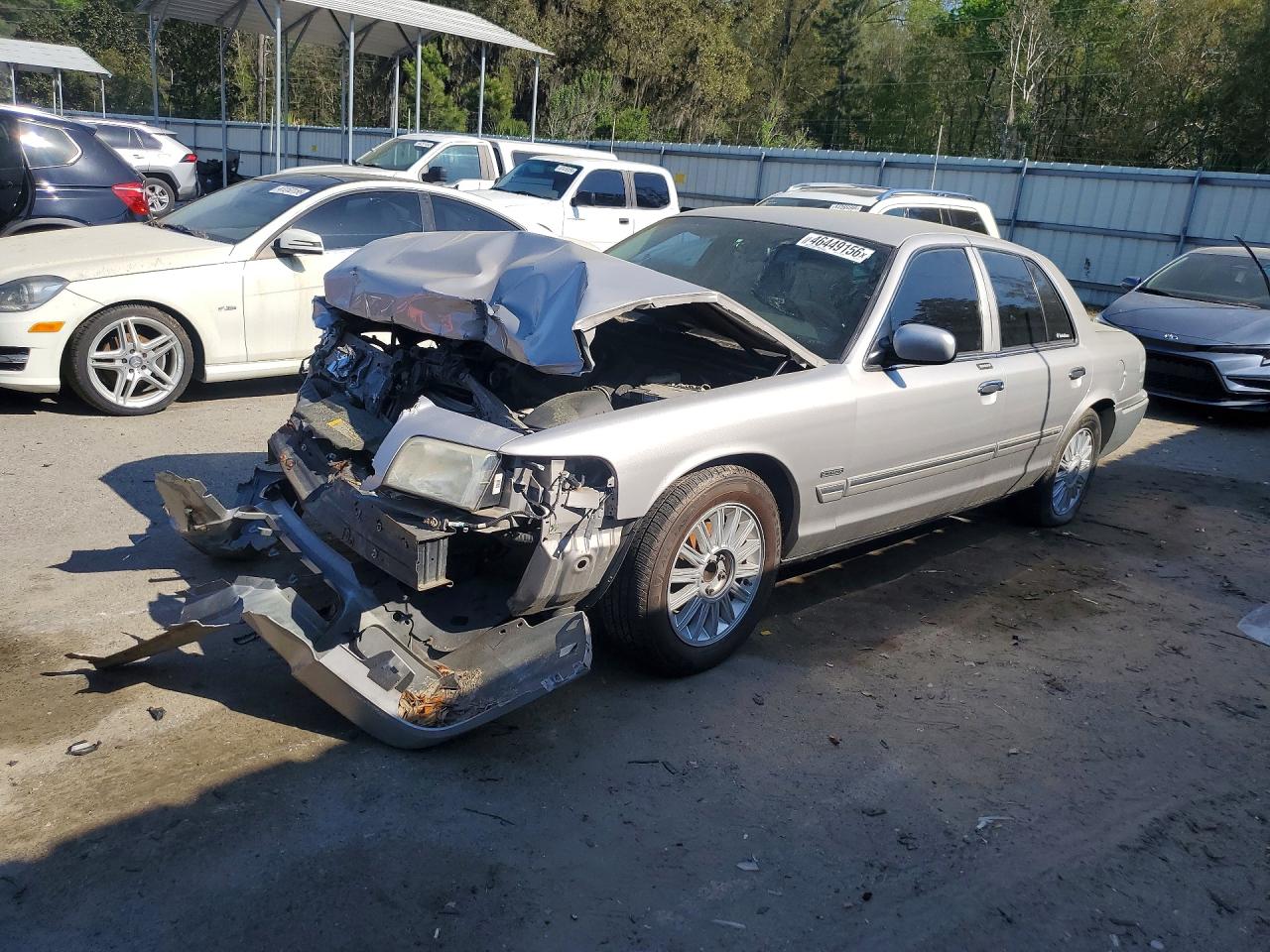 2009 Mercury Grand Marquis LS, VIN 2MEHM75V89X619074 — Front end