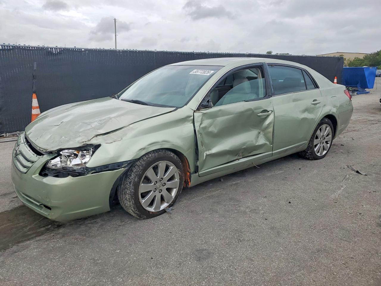2006 Toyota Avalon XLS, VIN 4T1BK36BX6U138980 — Front end