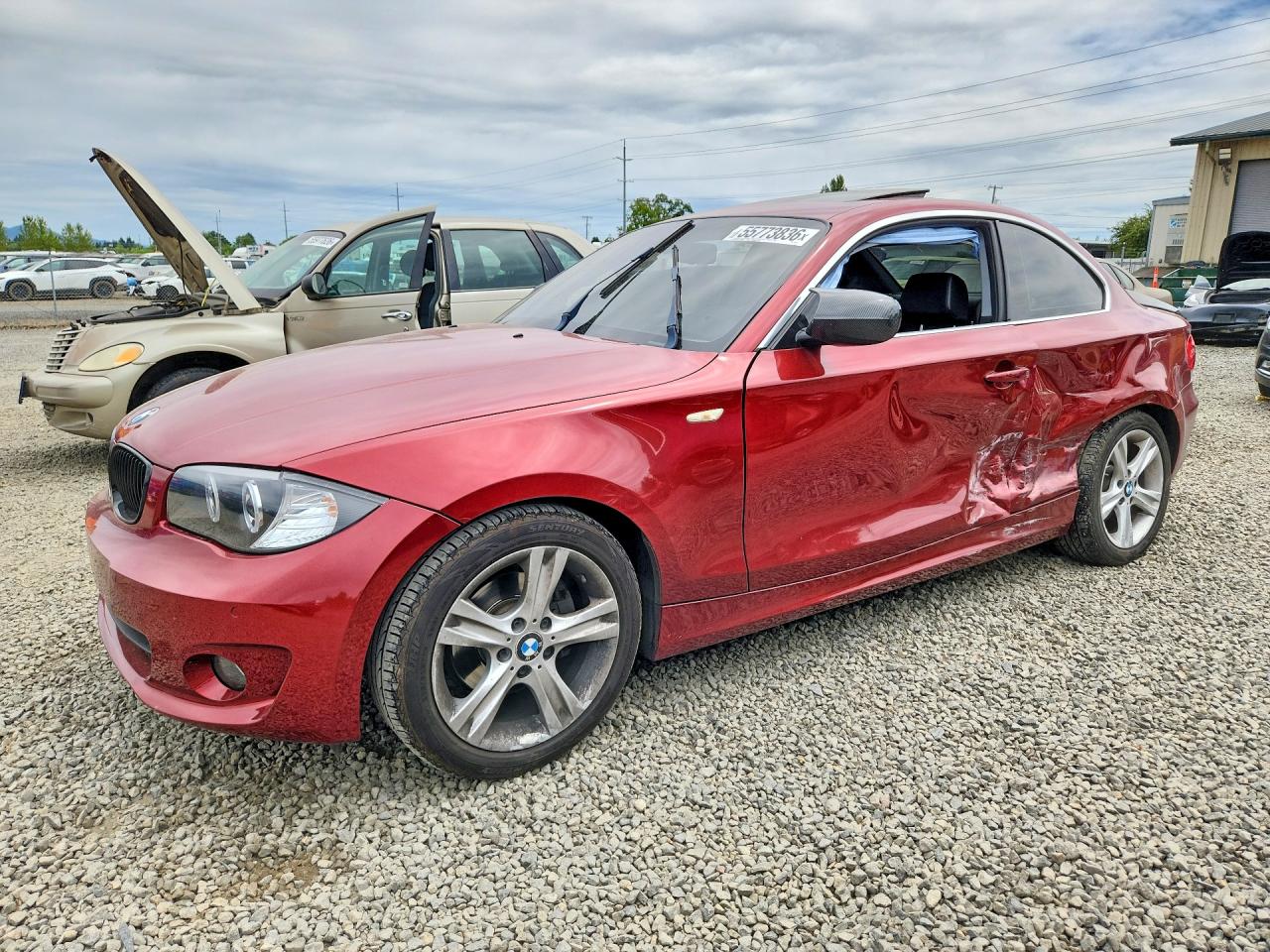 2012 BMW 1 Series 128i, VIN WBAUP9C51CVL91219 — Бок