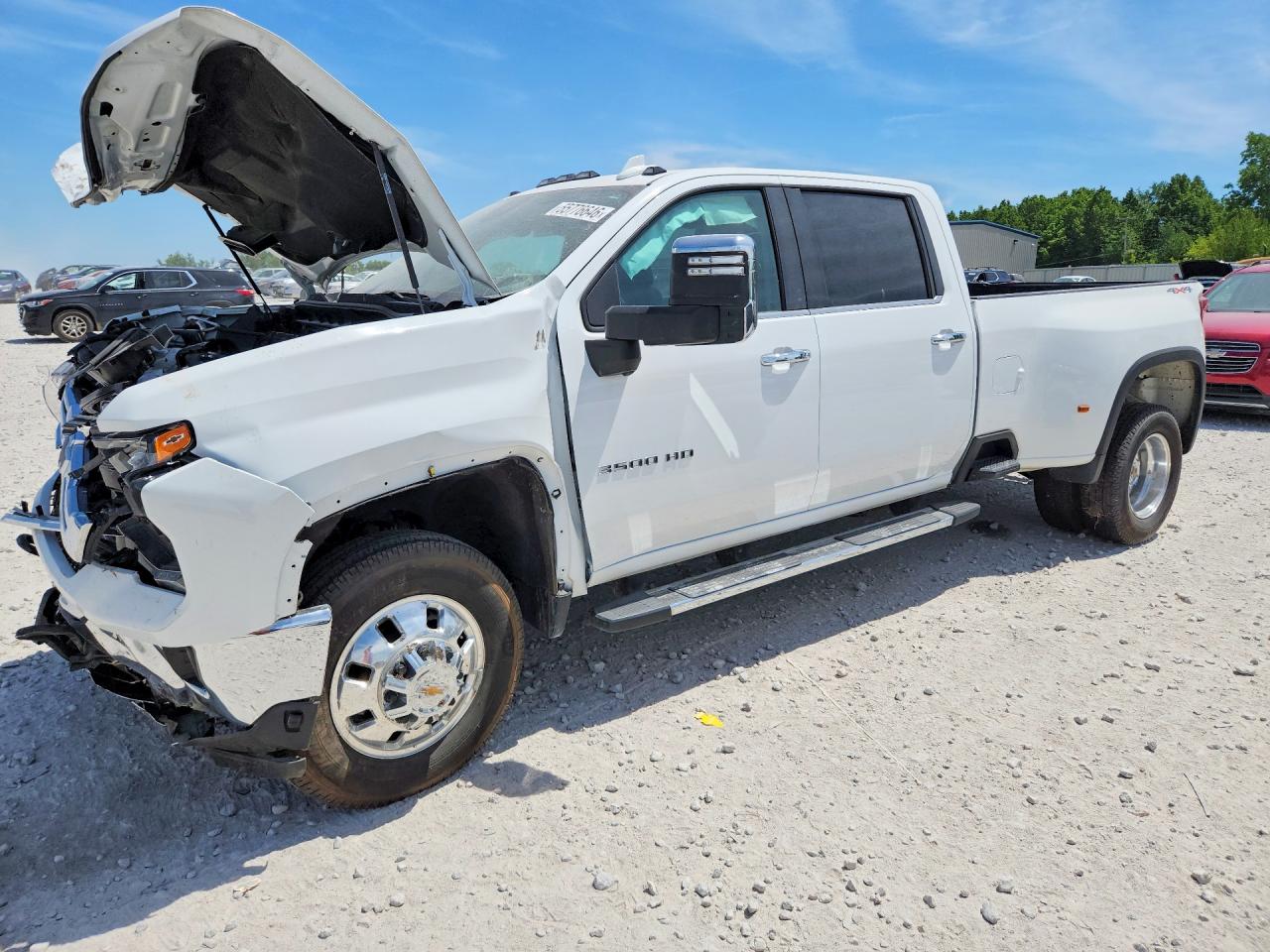 2024 Chevrolet Silverado 3500HD LTZ, VIN 1GC4YUEY7RF196447 — Front end