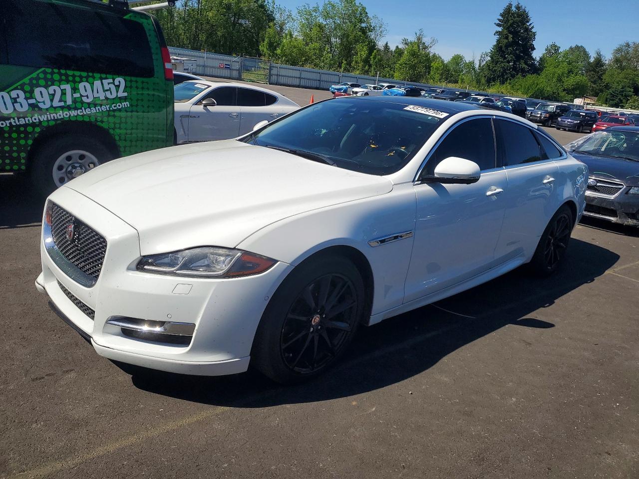 2019 Jaguar XJ R-Sport, VIN SAJWJ1CD2K8W19572 — Front end