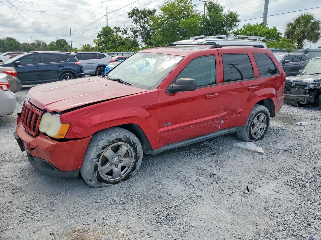 2009 Jeep Grand Cherokee Laredo, VIN 1J8GR48K89C556160 — Front end