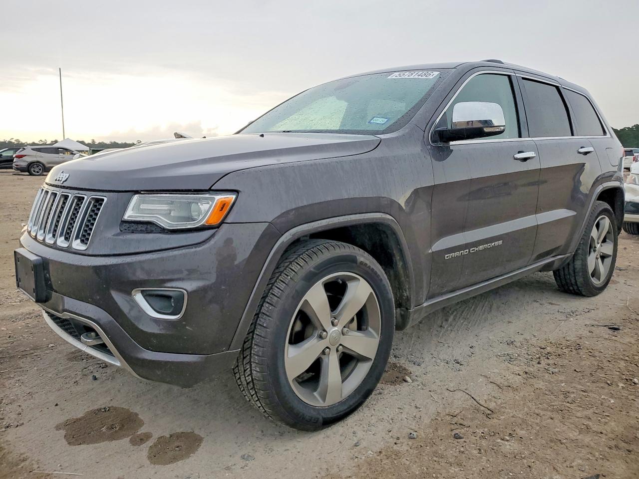 2016 Jeep Grand Cherokee Overland, VIN 1C4RJECG4GC307447 — Normal wear