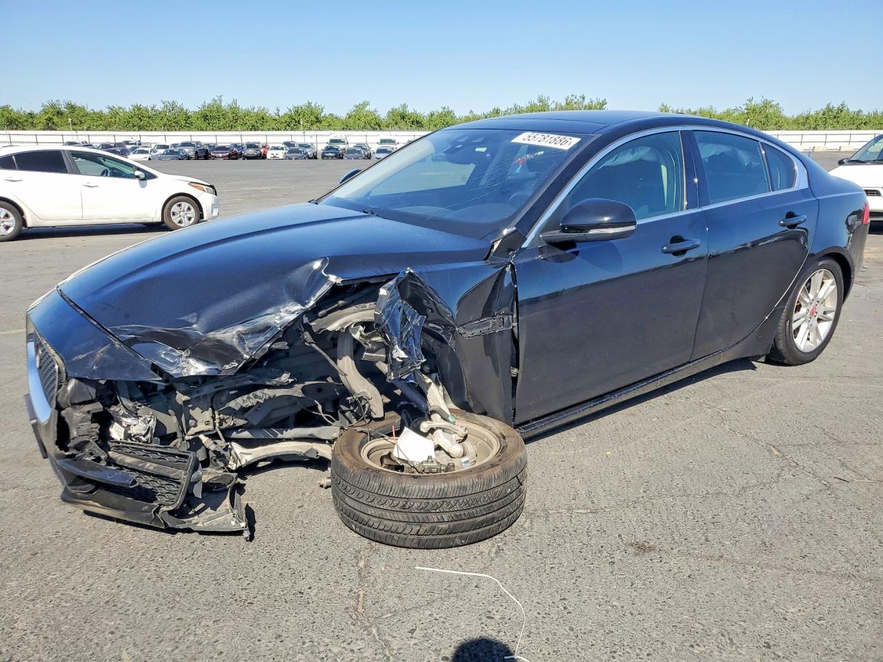 2019 Jaguar XE 25t Premium, VIN SAJAD4FX7KCP44587 — Перед