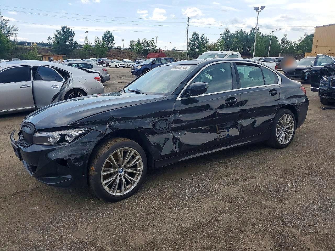 2024 BMW 3 Series 330e, VIN 3MW39FF03R8E09509 — Бок