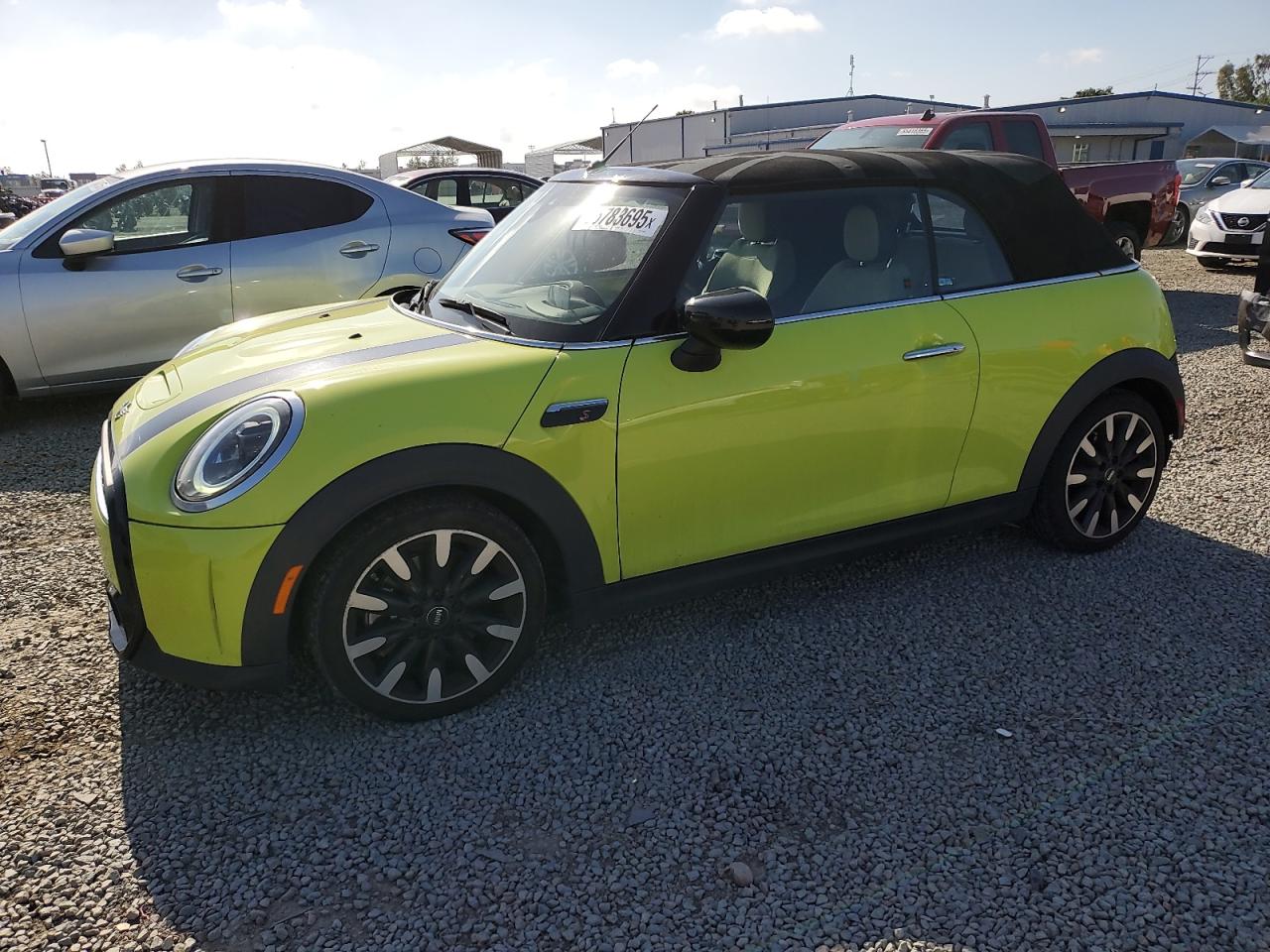 2022 MINI Convertible Cooper S, VIN WMW43DL03N3N79984 — Бок