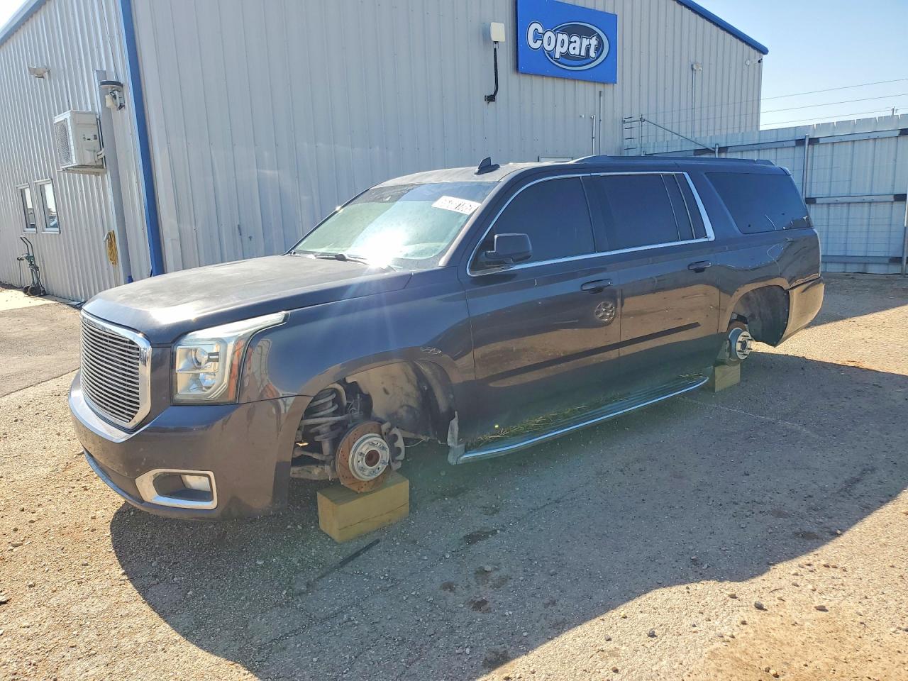 2017 GMC Yukon XL SLT, VIN 1GKS1GKC4HR170444 — Normal wear