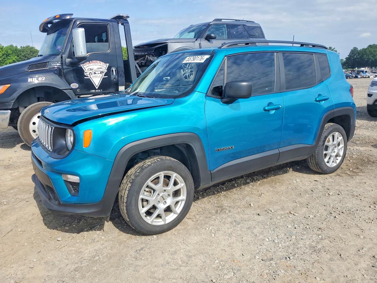 2022 Jeep Renegade Latitude, VIN ZACNJDB19NPN87295 — Бок