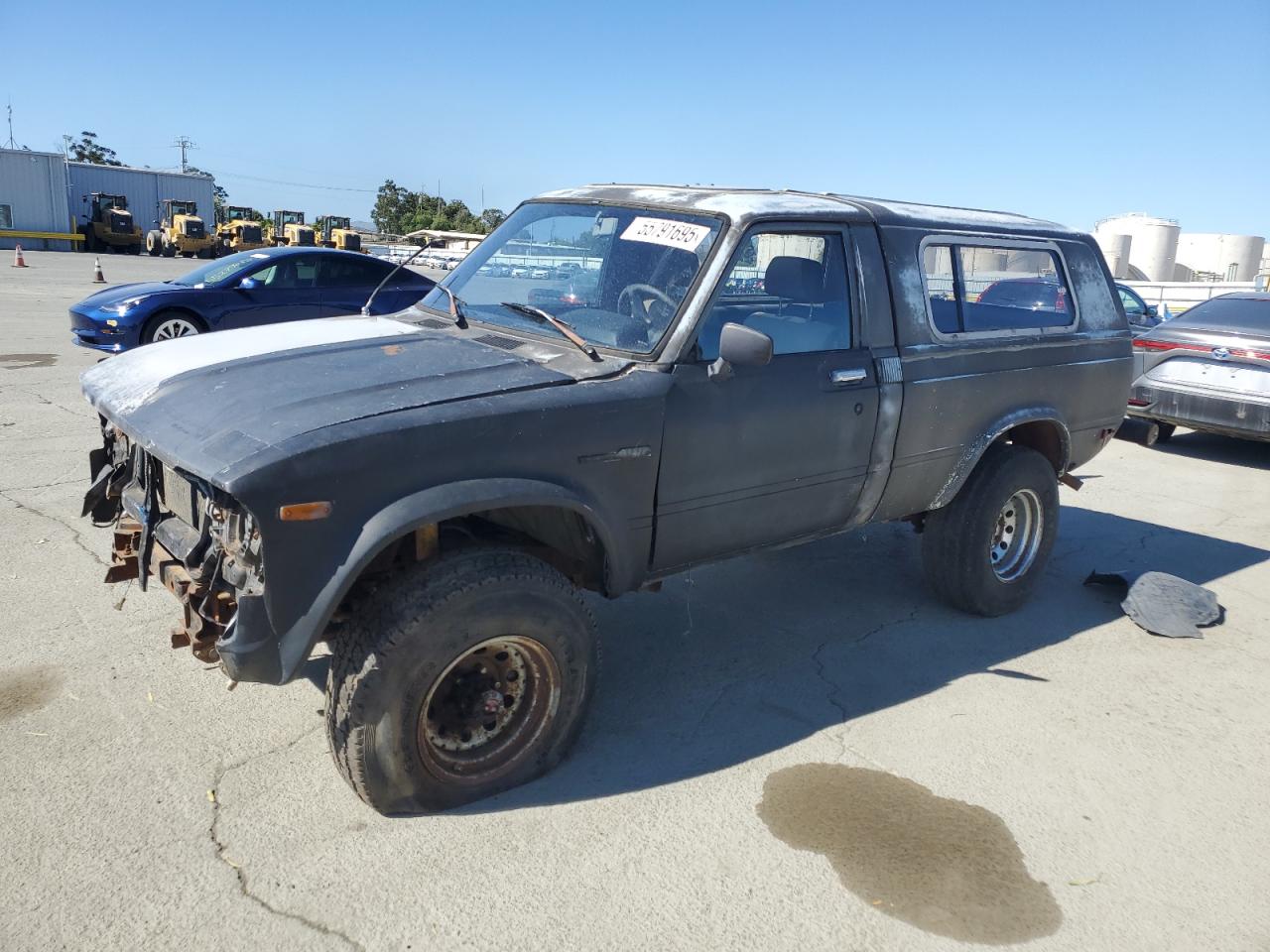 1982 Toyota Pickup, VIN JT4RN38S2C0025454 — Перед
