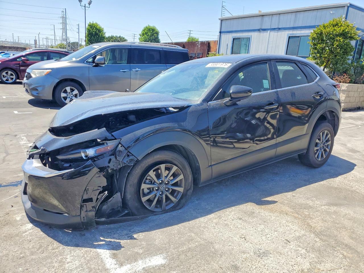 2022 Mazda CX-30 S, VIN 3MVDMBALXNM418143 — Front end