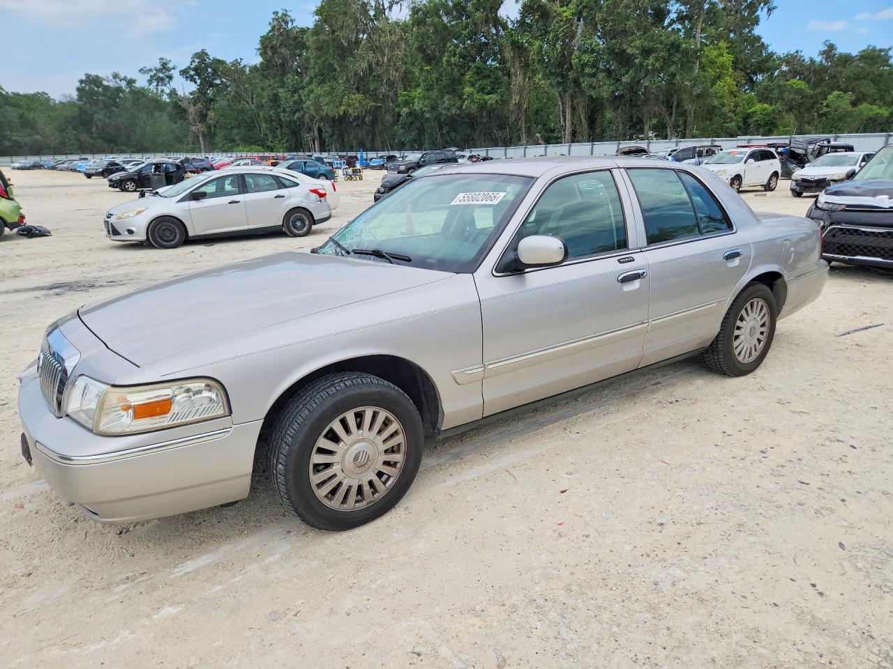 2007 Mercury Grand Marquis LS, VIN 2MEFM75V17X622998 — Minor dents and scratches