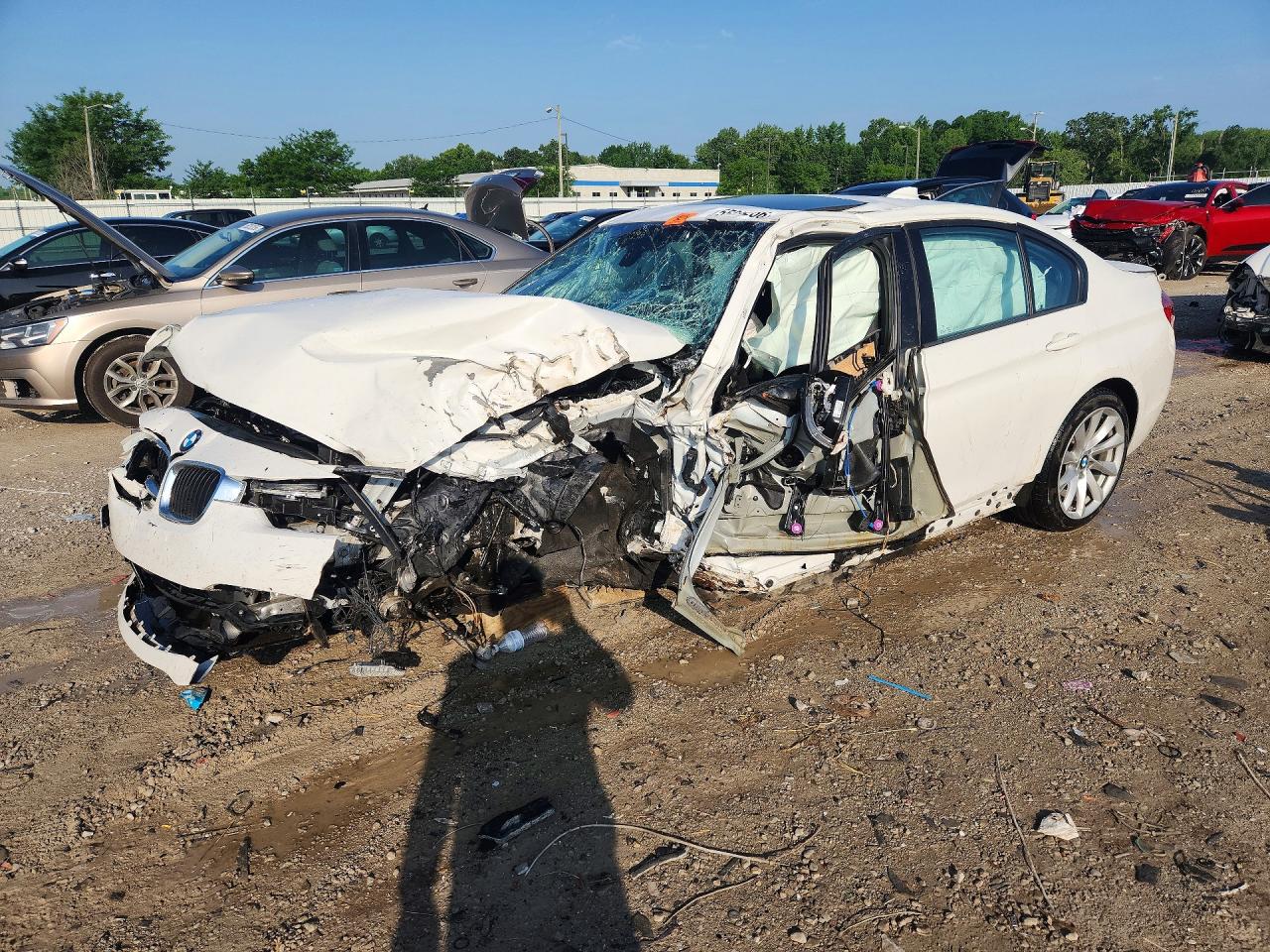 2018 BMW 3 Series 320i xDrive, VIN WBA8A3C56JA357524 — Side