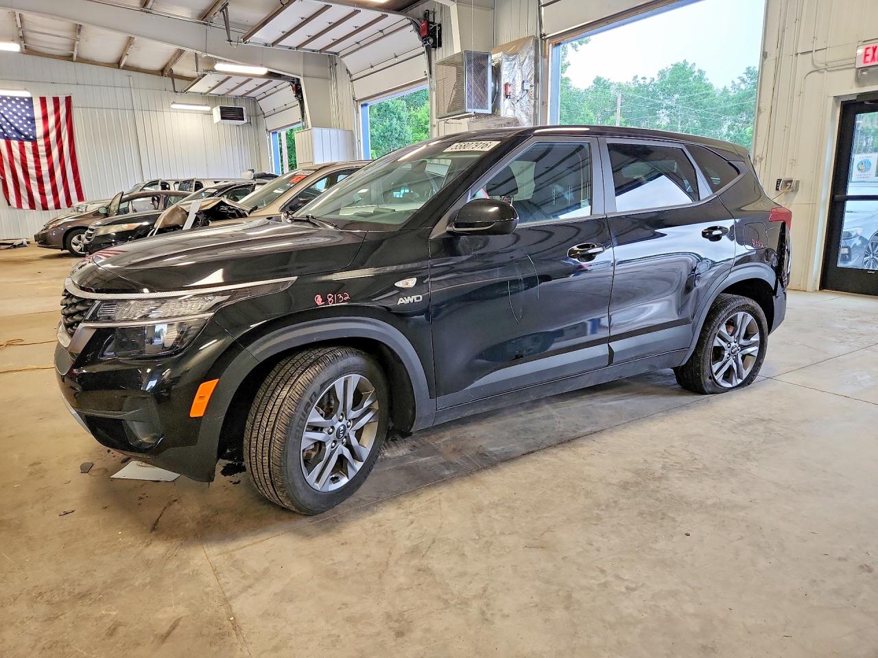 2021 Kia Seltos LX, VIN KNDEPCAA5M7218183 — Side