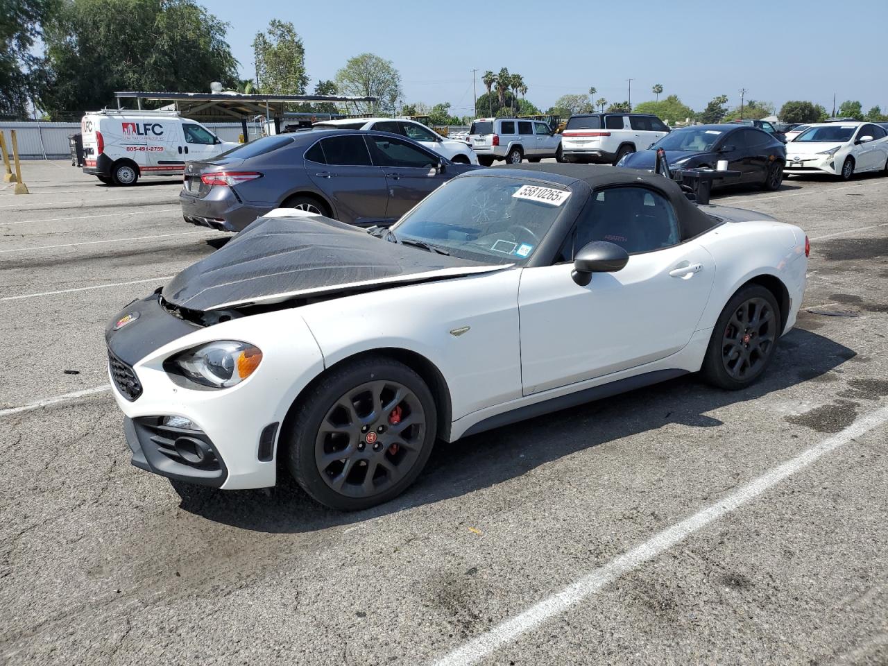 2018 FIAT 124 Spider Abarth, VIN JC1NFAEK0J0140178 — Front end