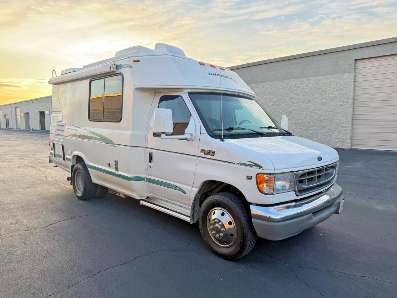 2000 Ford Econoline, VIN 1FDWE35S5YHC02073 — Normal wear