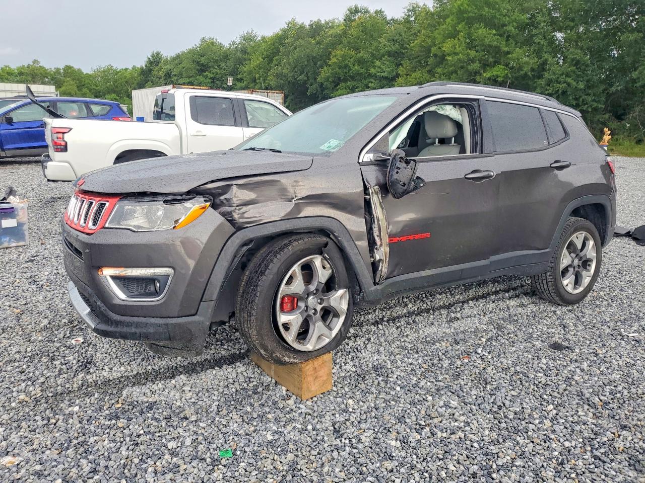 2020 Jeep Compass Limited, VIN 3C4NJCCBXLT120946 — Front end