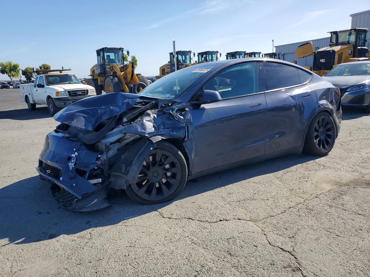 2022 Tesla Model Y Long Range, VIN 7SAYGDEE8NF480617 — Front end
