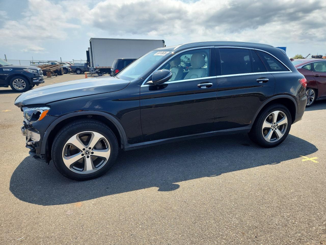2018 Mercedes-Benz GLC 300, VIN WDC0G4JB6JV015796 — Front end